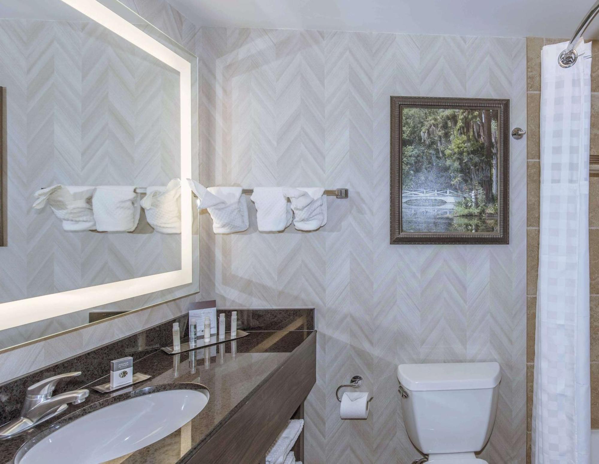 Hotel Doubletree By Hilton North Charleston - Convention Center Extérieur photo