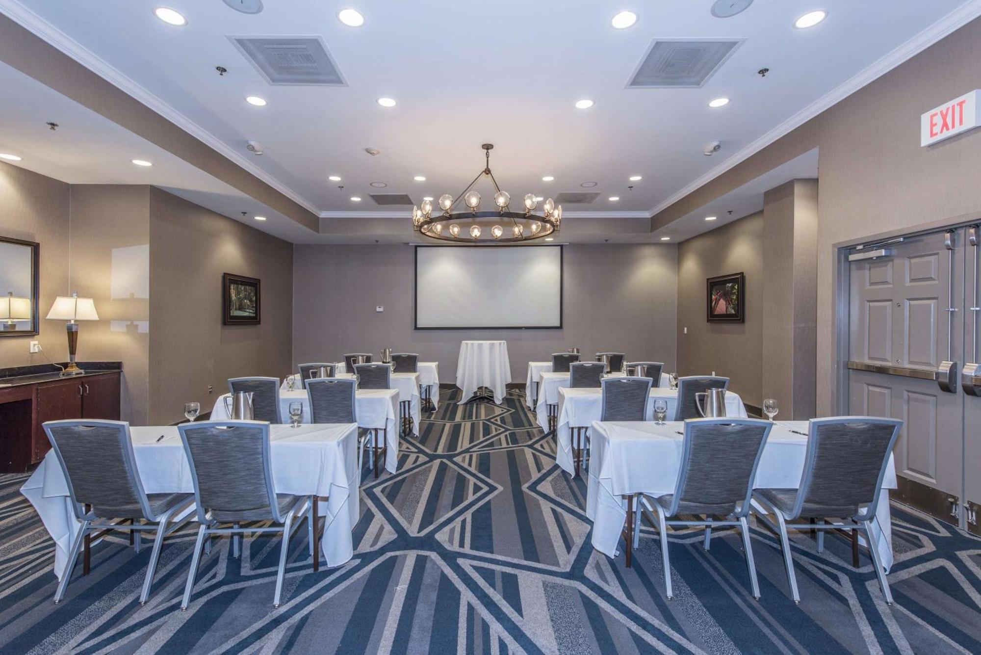 Hotel Doubletree By Hilton North Charleston - Convention Center Extérieur photo