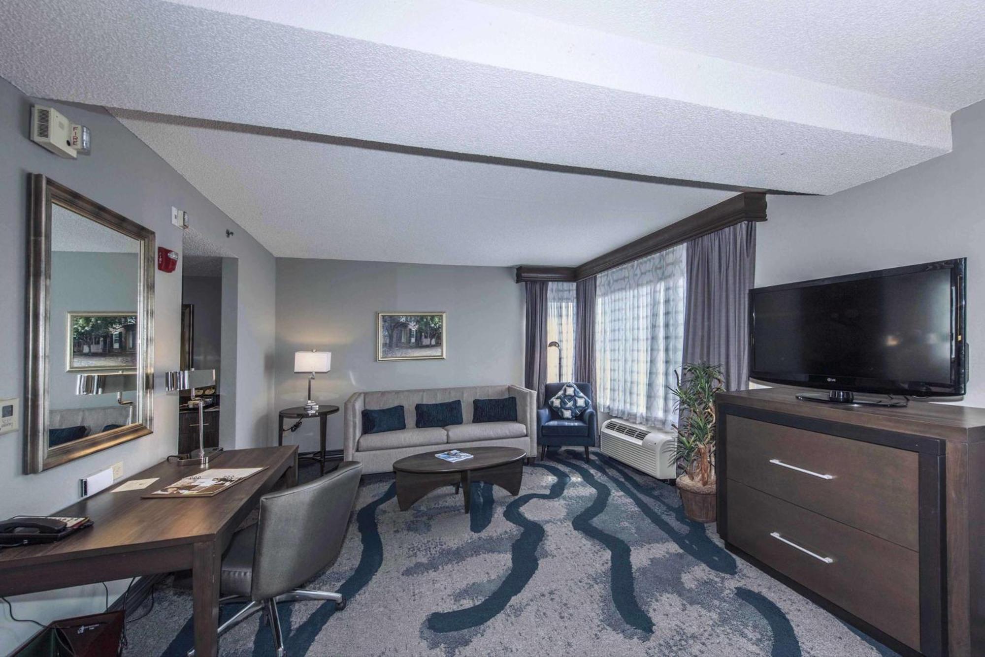 Hotel Doubletree By Hilton North Charleston - Convention Center Extérieur photo
