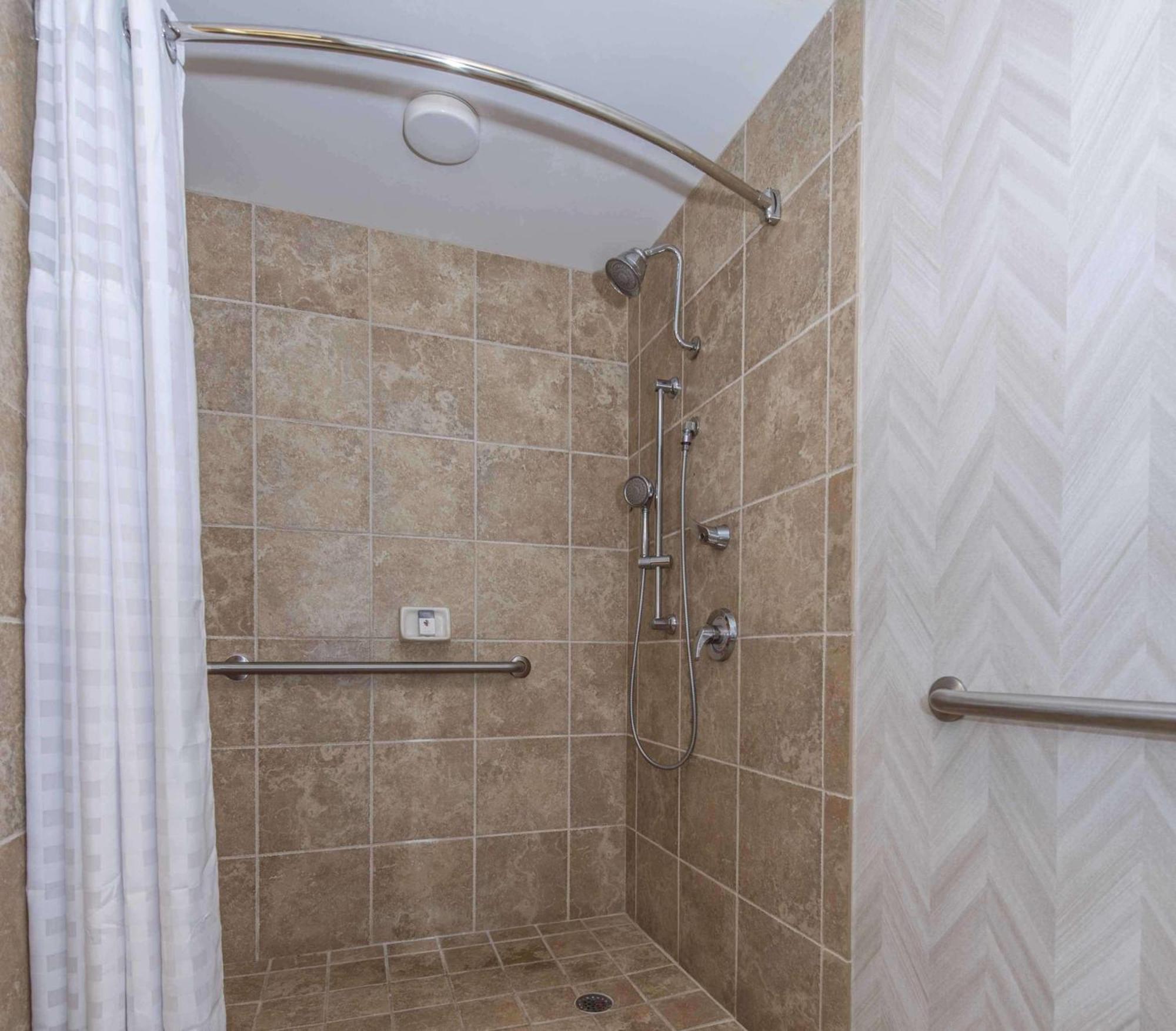 Hotel Doubletree By Hilton North Charleston - Convention Center Extérieur photo